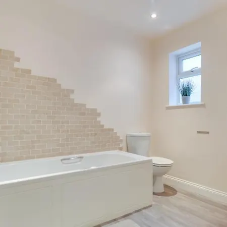 Number 3 Pier Road 惠特比