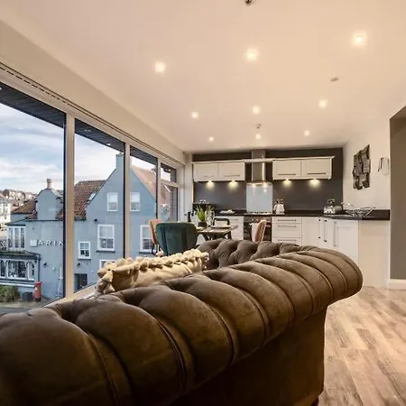 Number 3 Pier Road Whitby