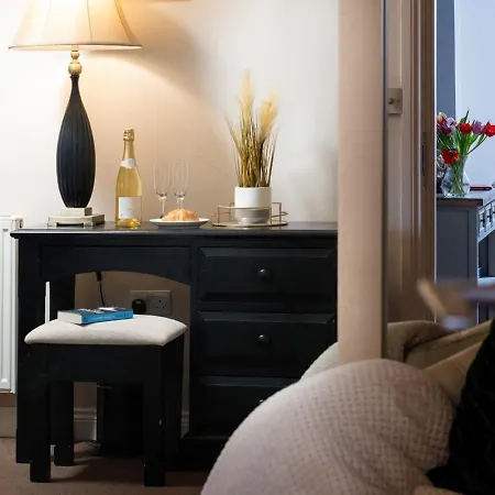 Number 3 Pier Road *