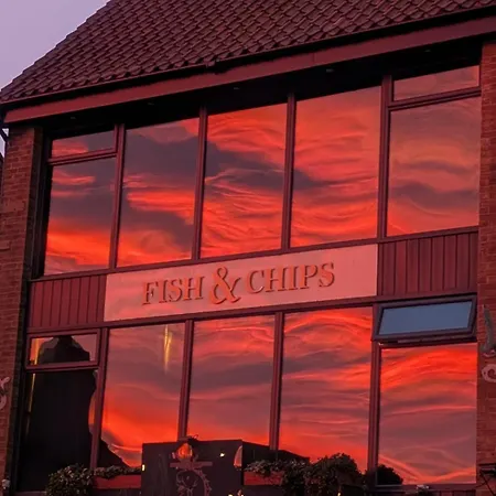 Number 3 Pier Road * 惠特比