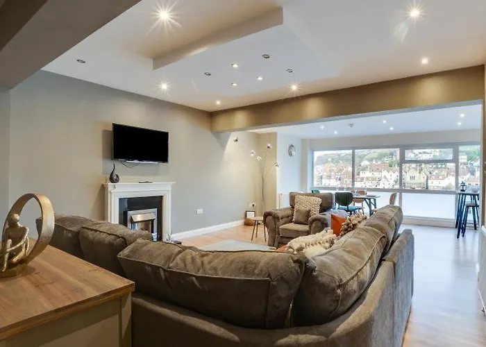 דירה Number 3 Pier Road