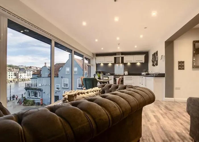 Number 3 Pier Road וויטבי