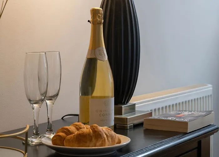 Number 3 Pier Road דירה וויטבי