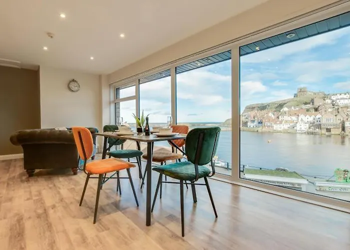 Number 3 Pier Road דירה וויטבי