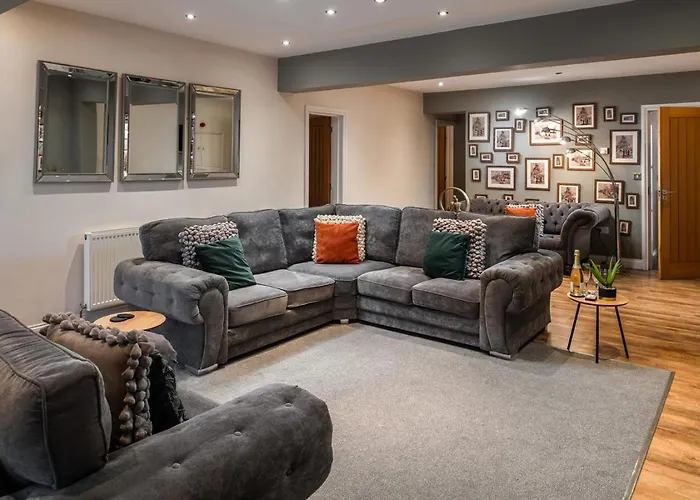 Number 3 Pier Road * וויטבי